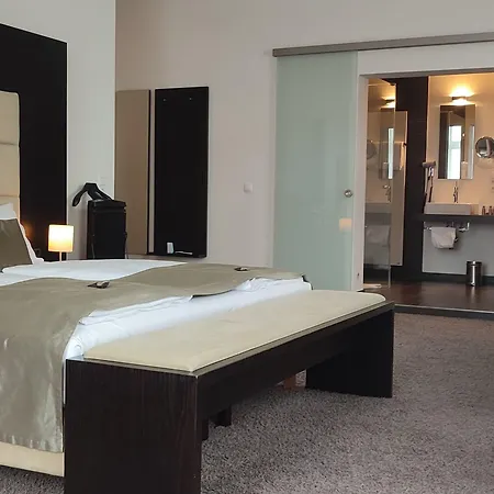 Kieler Yacht-club Hotel 4*